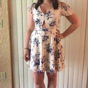 Light pink floral dress (ali & jay) size M